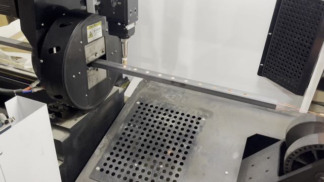 Наш новый автоматизированный комплекс лазерной резки труб в работе