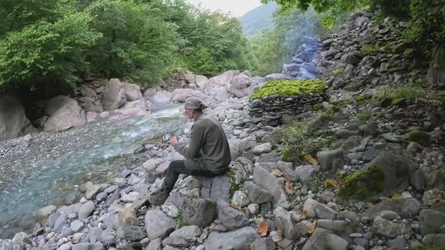 ANTONIO  BUILDING a complete STONE survival SHELTER!  Bushcraft & Fishing