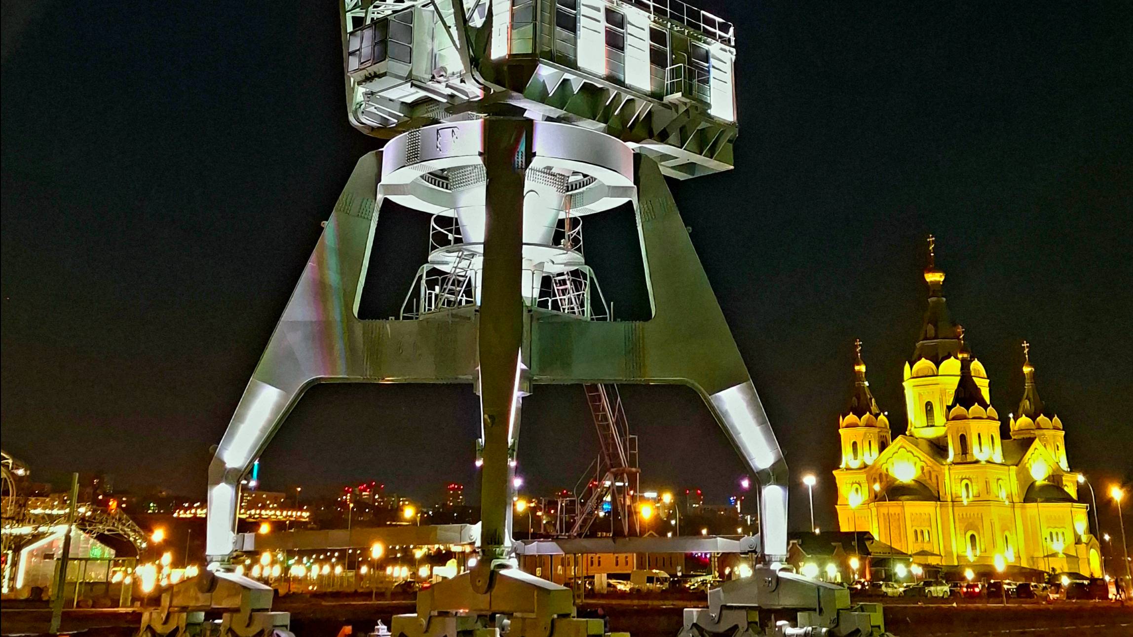 Портовый кран  на Стрелке.