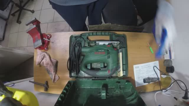 Лобзик BOSCH PST670L.