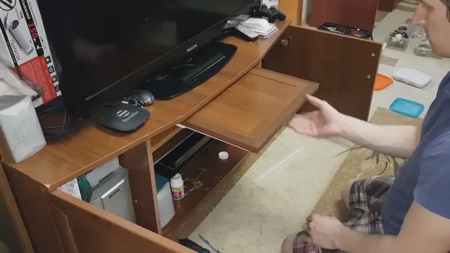 Доработки старой мебели стол компьютерный с аккустикой, самодельная тумба трансформер под телевизор