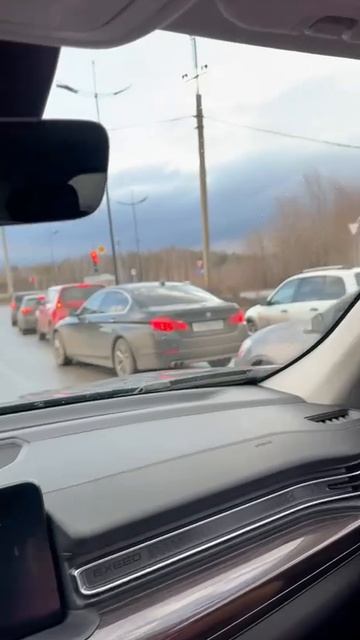 ☝️Ну китайцы не предусмотрели зонтики для машин EXEED.