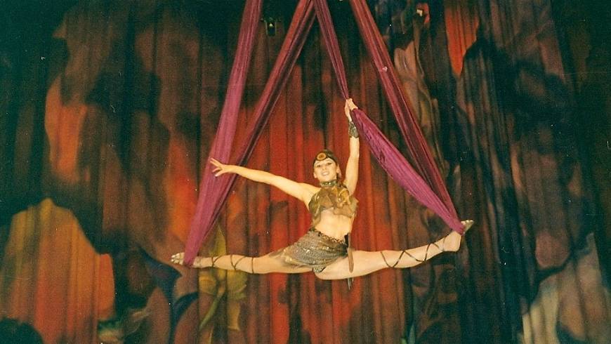 Номер "Амазонка" - воздушная гимнастка Любовь Соколова (Артистка компании "Росгосцирк")