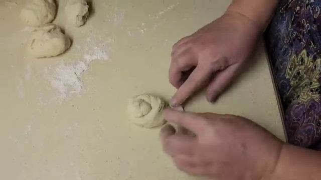 Вчера мы пекли жаворонков с Даной. (360p)