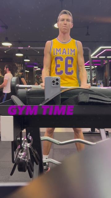 Моя оффлайн жизнь. Тренажерный зал 5. #спорт #тренажерныйзал #оффлайн #жизнь #shorts #hydot