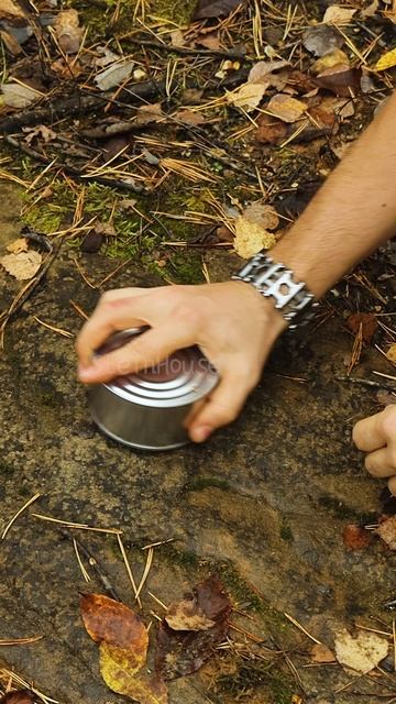 Бушкрафт в лесу - Как открыть банку тушенки