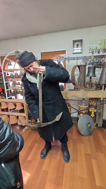 Колокол из якоря, музей колокольного звона, Новосибирск