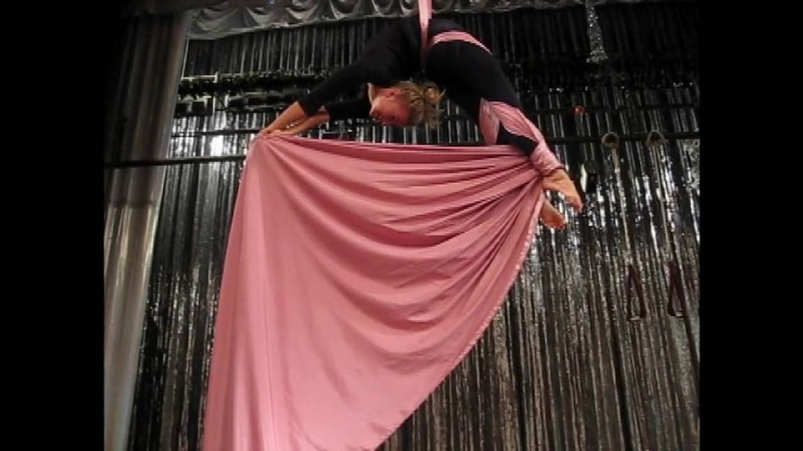 Обучение на воздушных полотнах (инд. занятия) 1. Вращение с полотном на колене, 2. Гипер прогиб