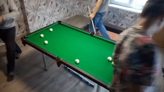 "трое"турнир ..БИЛЬЯРД ДОМА..стол 6 футов..Что-то пошло не так..