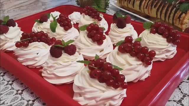 Десерт ПАВЛОВА\САМЫЙ нежный десерт\Бисквитный рулет с малиной и крем чизом\Летний десерт