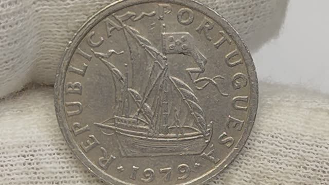 2, 5 эскудо 1979 года. Португалия. Цена и легенда монеты.