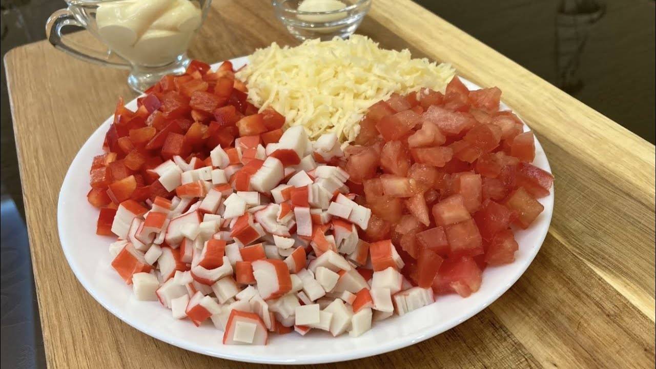 Незаслуженно забытый САЛАТ «Красное море» с крабовыми палочками. Не нужно варить, все очень просто