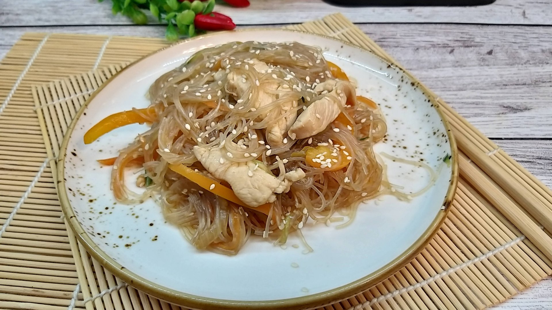 Фунчоза с курицей и овощами вкусный лёгкий ужин за 20 минут