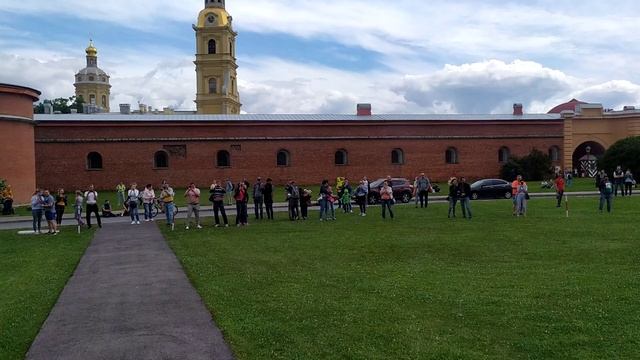 Так провожают вертолёты!!!Совсем не так как поезда))