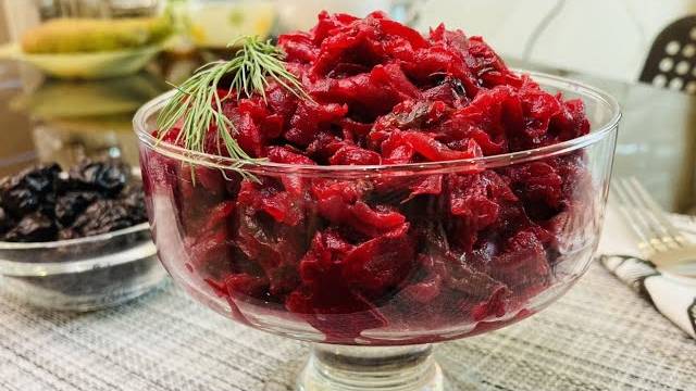 Как приготовить Свекольный салат с черносливом. Польза да и только!