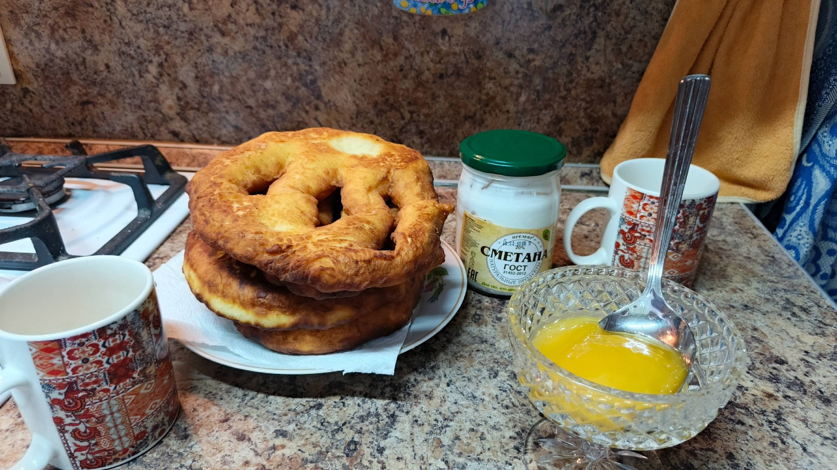 ВКУСНЫЕ ПЫШКИ С МЕДОМ ,ЧАЕМ И СМЕТАНОЙ!