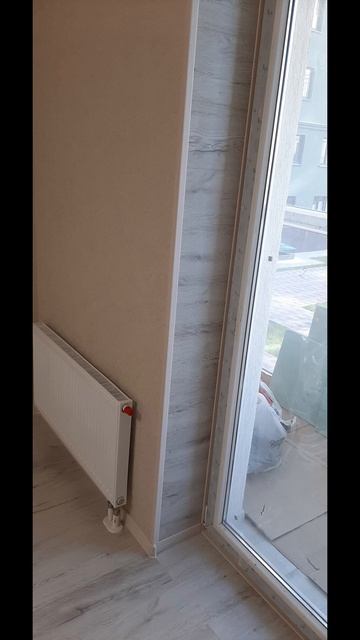 Оконные откосы из кварцвиниловой плитки. Ремонт. Калининград.