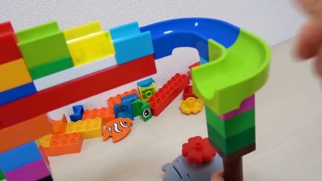 10 увлекательных уроков по строительству трассы для шариков! Расслабляющий ASMR