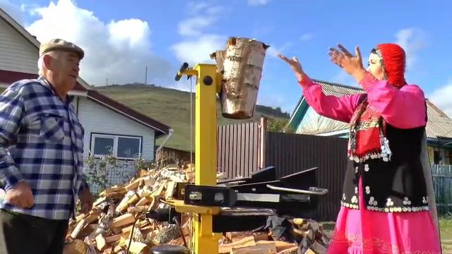 "Аҡ ҡалпаҡтар" ансамбле - Әйҙә, еңгә, бейеп ҡал!