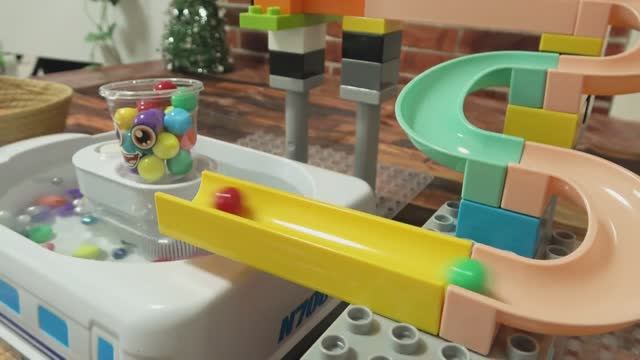 Водные эксперименты ♪ Синкансэн Сомен Гуру x Разноцветные горки