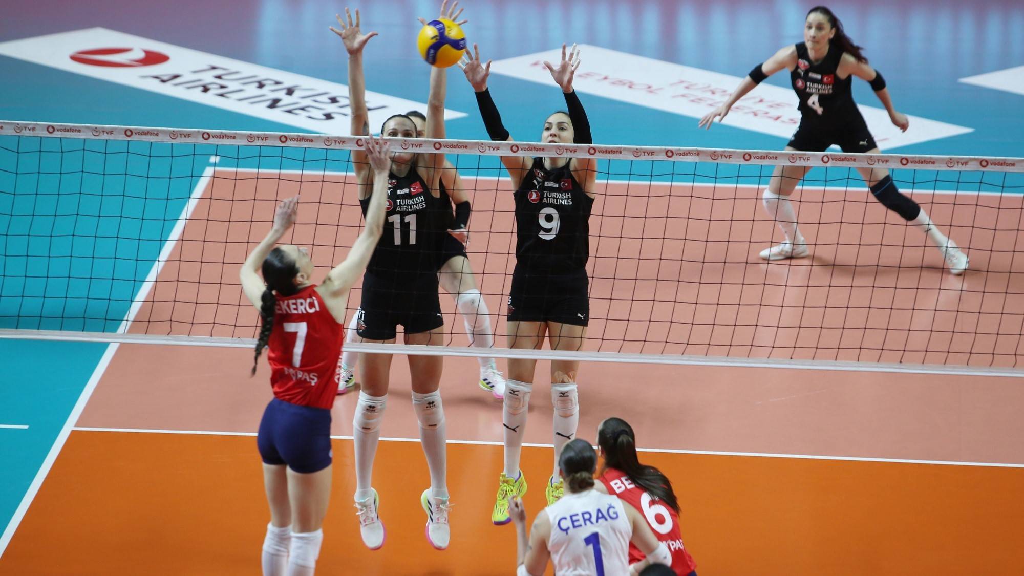 Волейбол. Чемпионат Турции 2024-2025. Женщины. Тюрк Хава Йоллари — Айдын. 1/2 финала за 5-8 места.