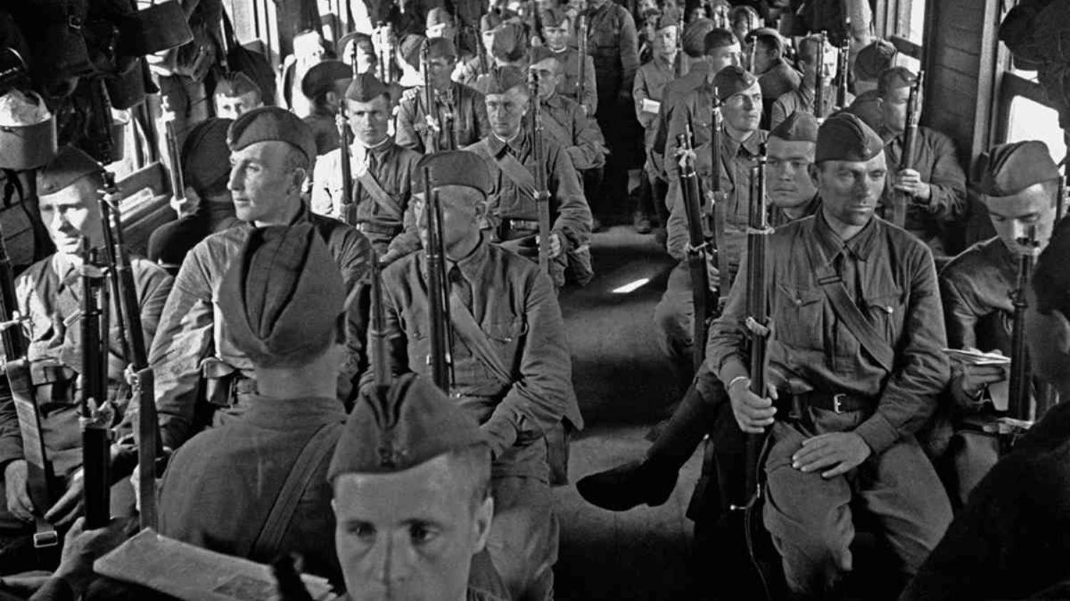 "Поезд на фронт" (Коренблит - Незнамов) из Вокал. цик. книги "Помните: мы победили и вы - победите!"