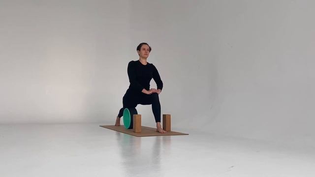 Йога с колесом для продолжающих от Дарьи Степановой, выпускницы Академии Йоги