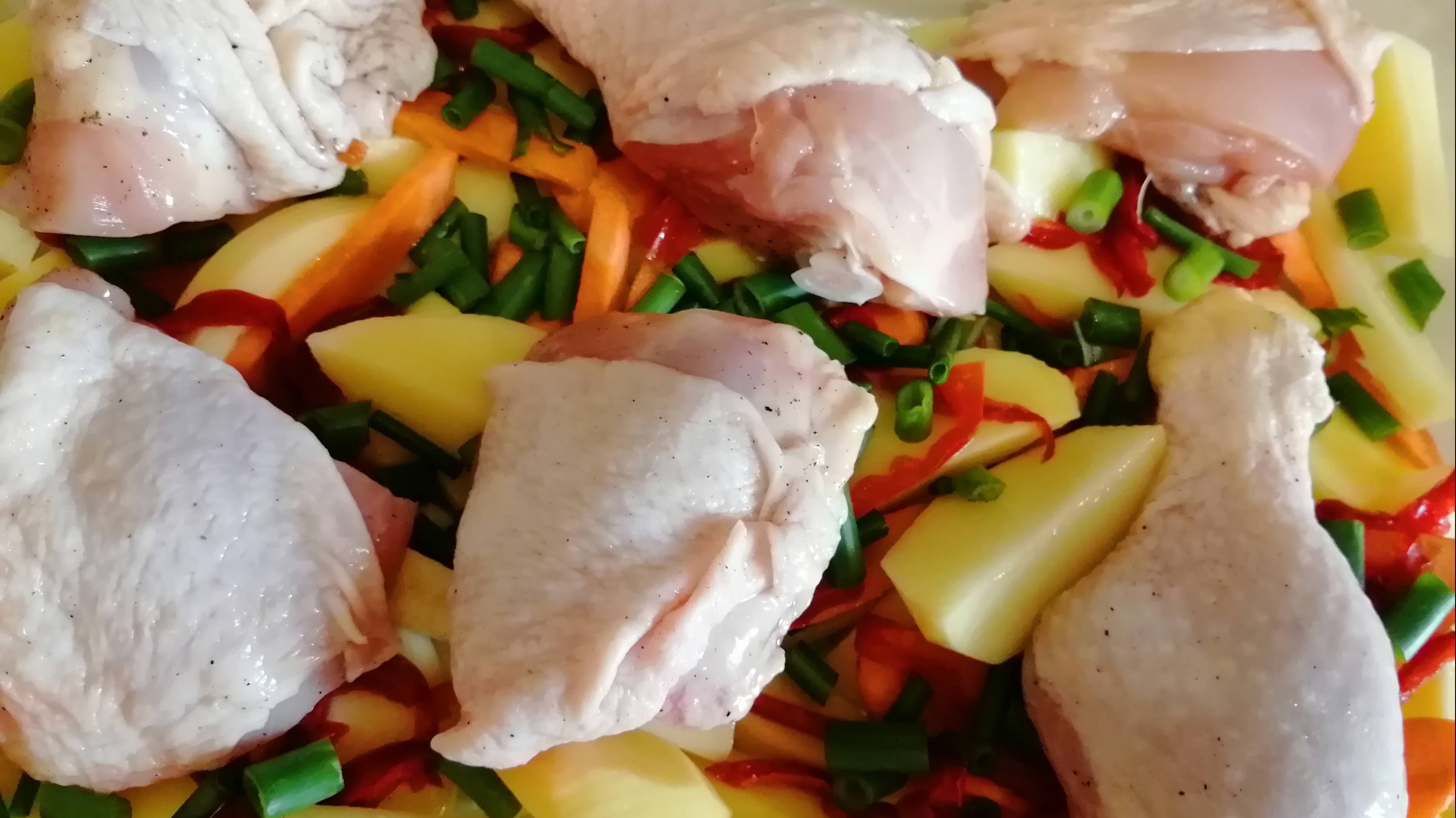 КУРИЦА с КАРТОШКОЙ, запеченная в ДУХОВКЕ