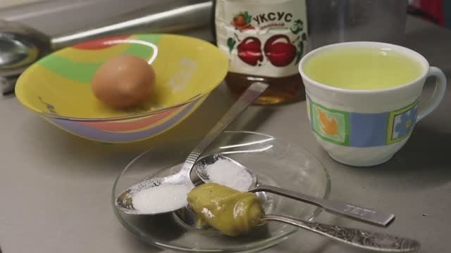 Как сделать домашний майонез. Всего одно яйцо и немного масла, а получается вкуснятина
