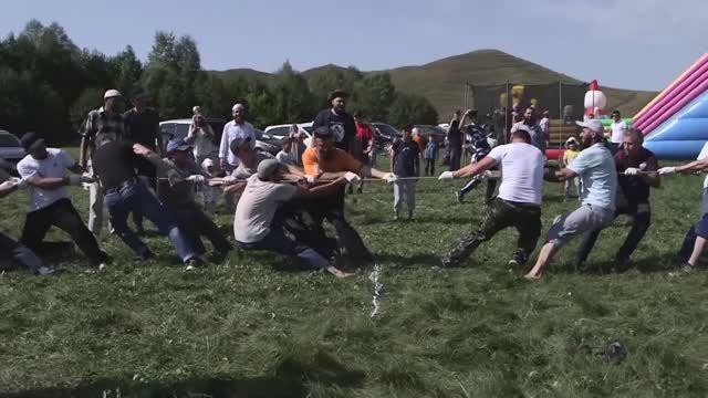 Общественный мусульманский пикник в честь праздника Курбан Байрам в городе Ишимбай (2020)