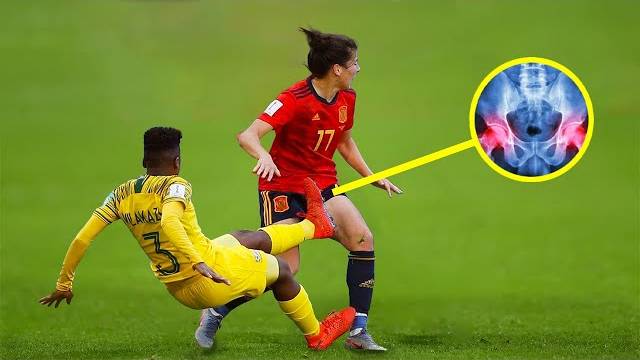 Жестокие нарушения и грязные игры ЖЕНСКИЙ ФУТБОЛ