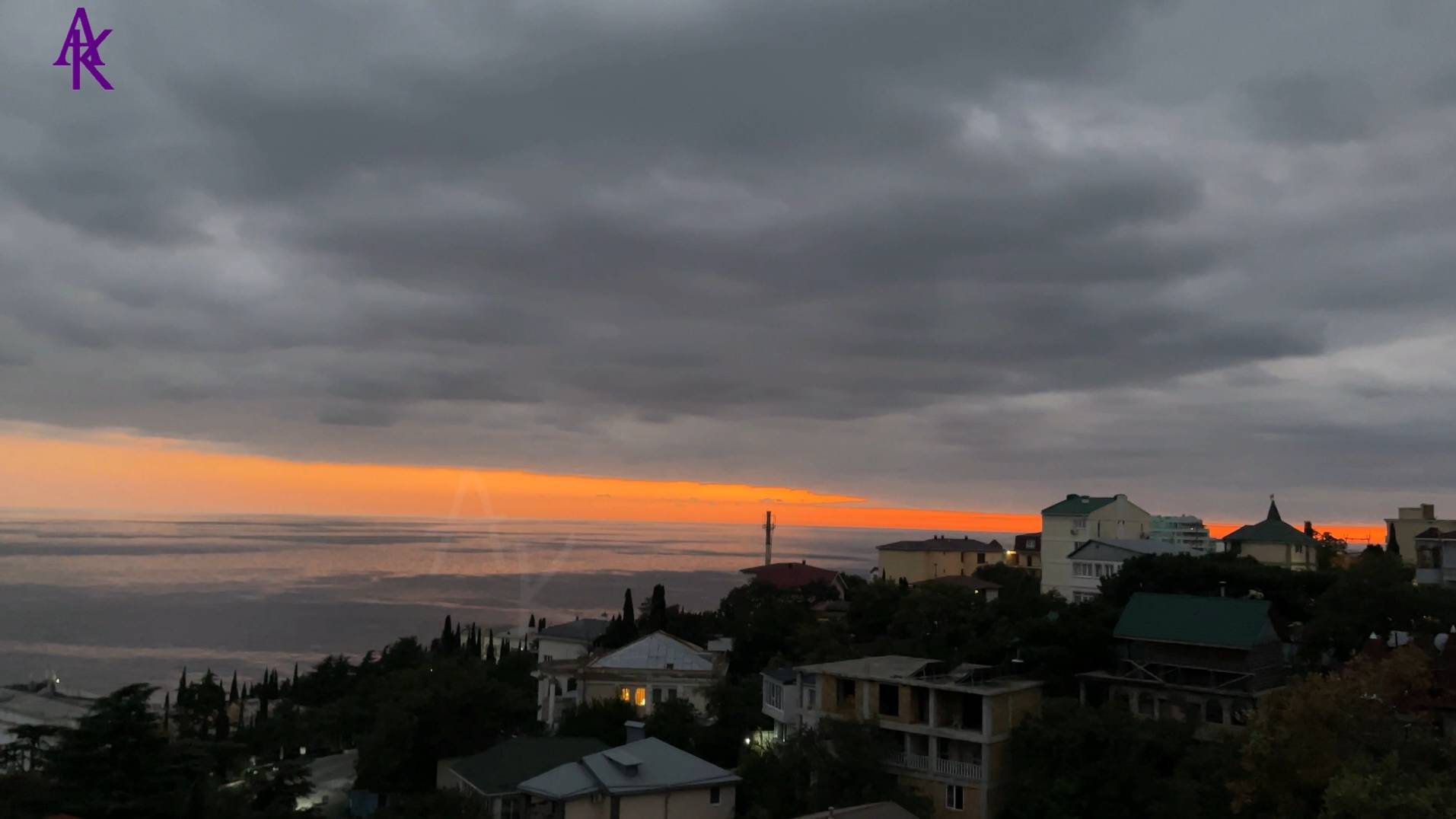 Крым. ЮБК. Гаспра. [4K] Гаспра. Закат и Ай-Петри в облаках. 27.10.24 #АндрейКрымский #артемийкрым