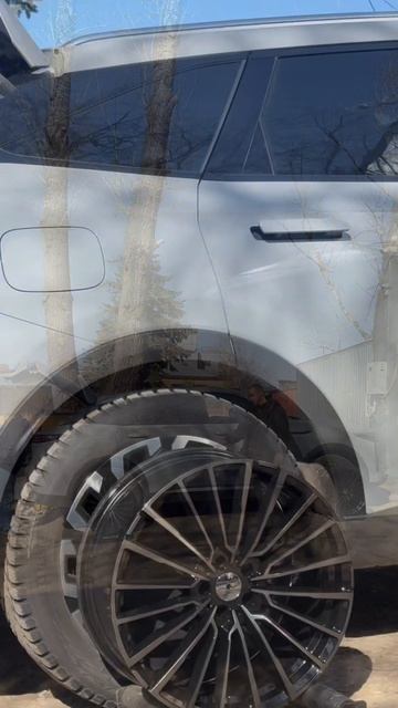 Exeed RX на примерке дисков в 20-ом диаметре