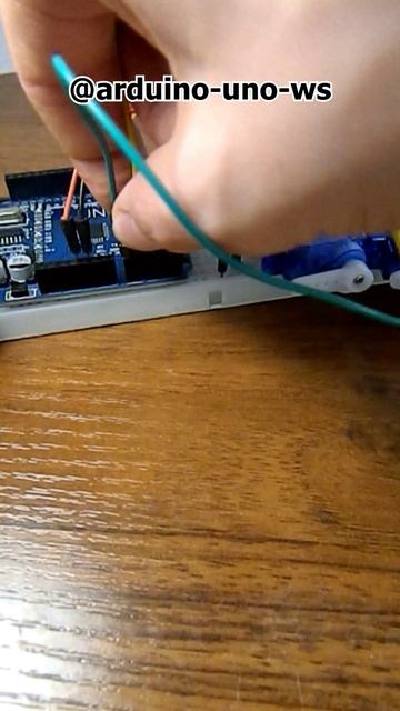 Управление ДВУМЯ СЕРВО с помощью ДЖОЙСТИКА - Проект на Arduino. Arduino Uno Workshop