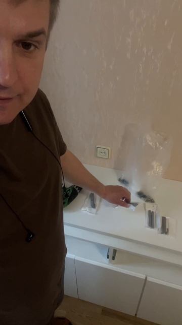 Риэлтор, бизнес тренер - сборщик мебели)!