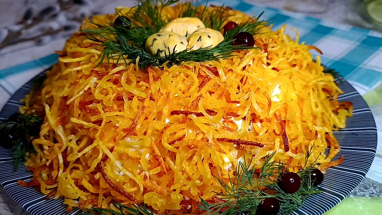 📌 Салат Гнездо глухаря - оригинальный и сытный салат на Пасху