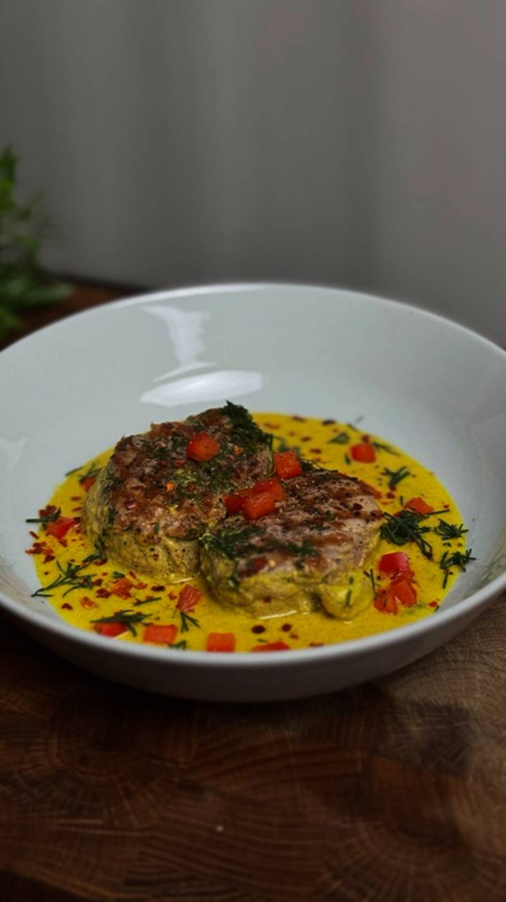 Свиные медальоны в карри соусе: Потрясающий вкус за 20 минут!