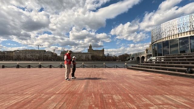 2025-04-04, (01), Нейромонах ФЕОФАН, ВЕТЕР СДУВАЕТ КАМЕРУ...