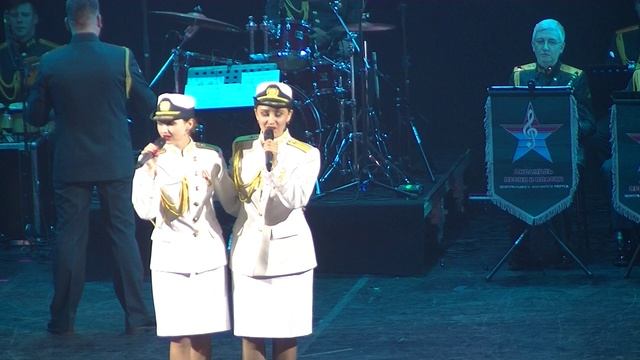 Ну как девчонкам думать о войне...