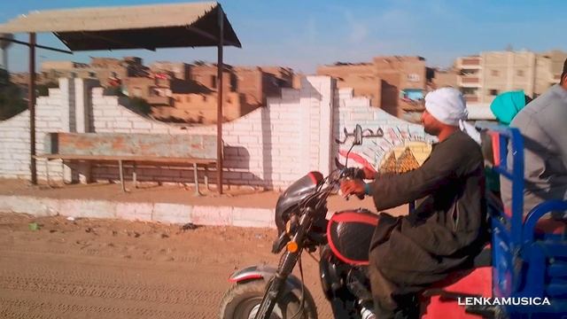 Настоящий Египет из окна автобуса. Каждая страна рождает свою историю. Это было красиво