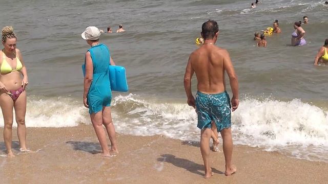 Все купаться с нашими пацанами в Азовском море в станице Голубицкая