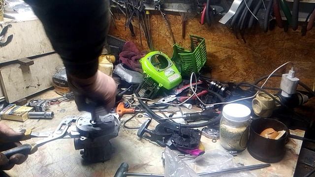 Это именно тот случай когда ремонт бензо_триммера не возможен ну или не имеет смысла.