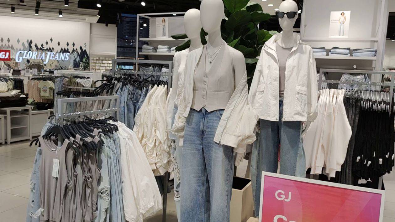 Новинки и скидки Gloria Jeans любопытствуем в отделе с одеждой для женщин и девочек