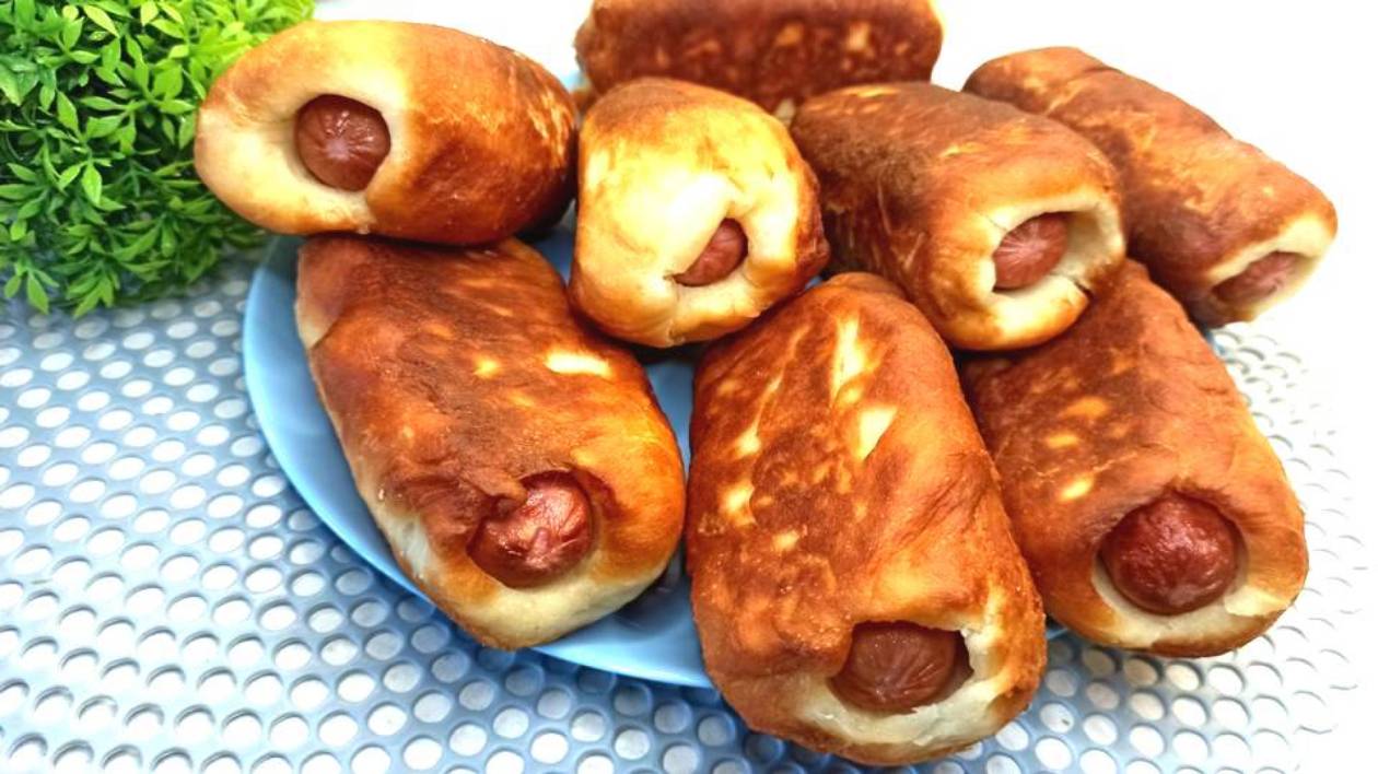 Пышные сосиски в тесте на сковороде!