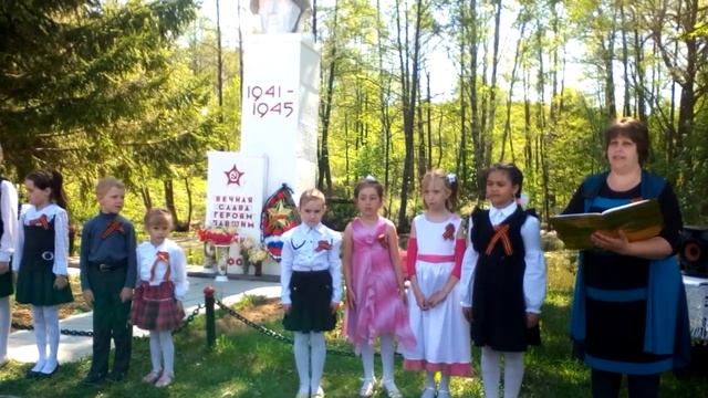 Празднование Дня Победы в деревне Маловская 9 мая 2016 года (автор видео Любовь Киселева) 2 часть