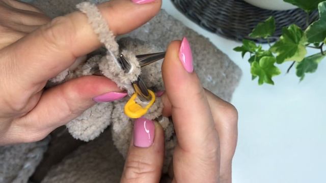 Вязаная НАКИДКА НА СТУЛ со спинкой , спицами.