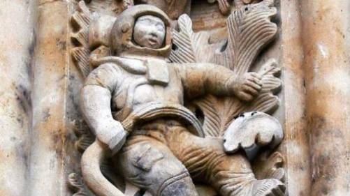 Как появились космонавты, гремлины и велосипеды на стенах древних соборов