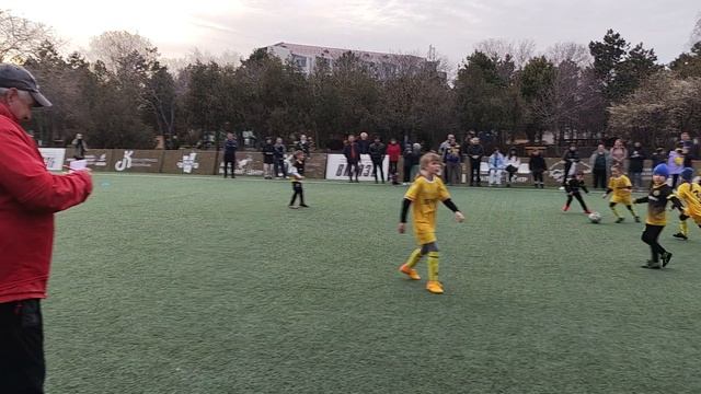 "Футбольный калейдоскоп" 2025 г. ЖФК "Ростов"(жёлтые) - ФК "Алекс" (Витязево) 11:1 27.03.2025г.