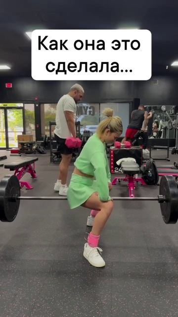 Девушка такая сильная!😂