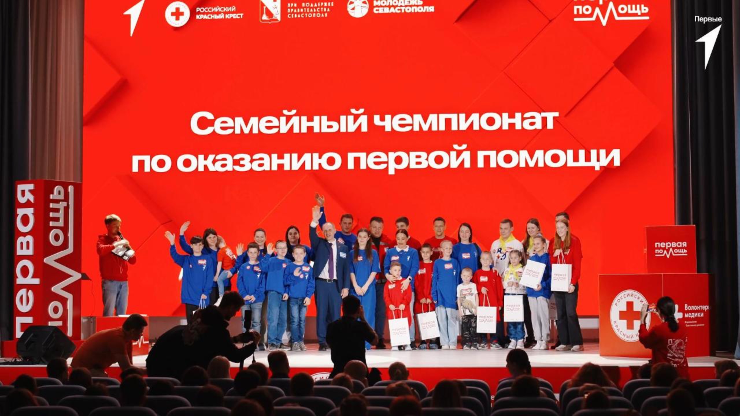 Рассказываем, как прошли семейные чемпионаты Движения Первых и Российского Красного Креста!